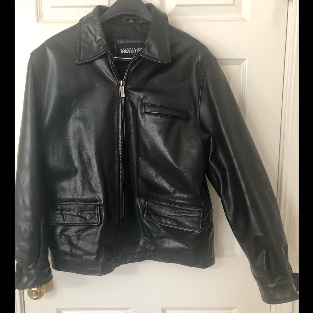 Kenneth Cole Reaction 100% cow skin shell. Size medium.